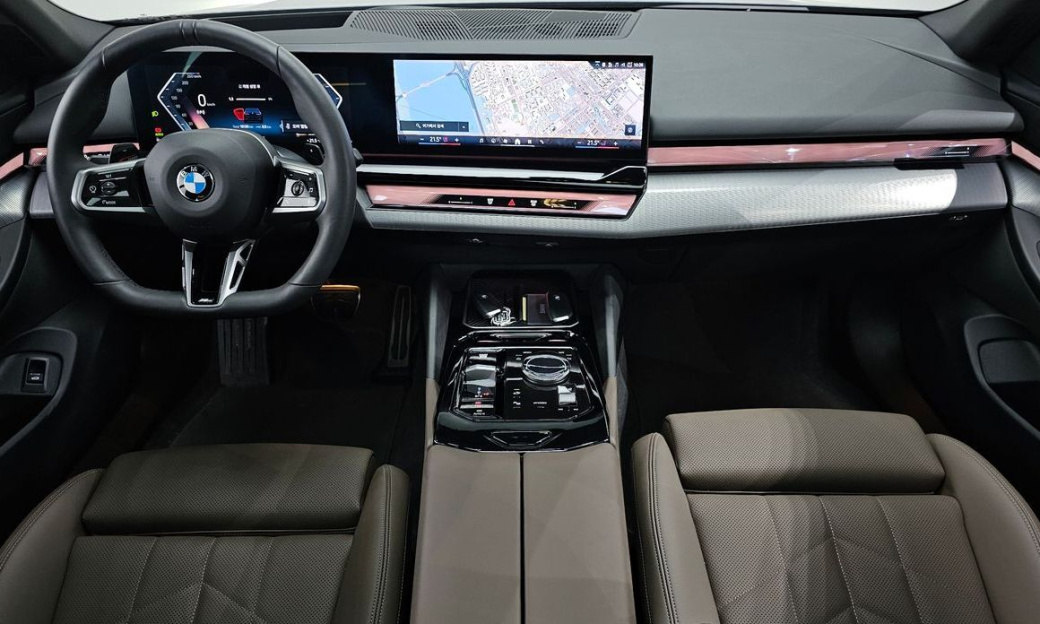 BMW 5-Series 520i M Sport, 2025