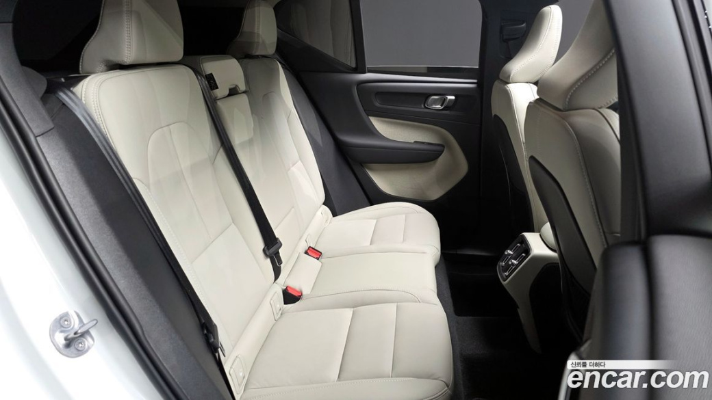 Volvo XC40 B4 Ultimate Bright, 2024