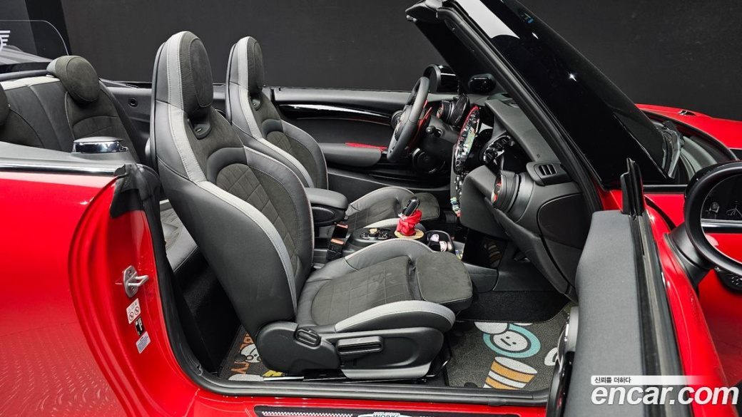 Mini Cooper Convertible JCW, 2024