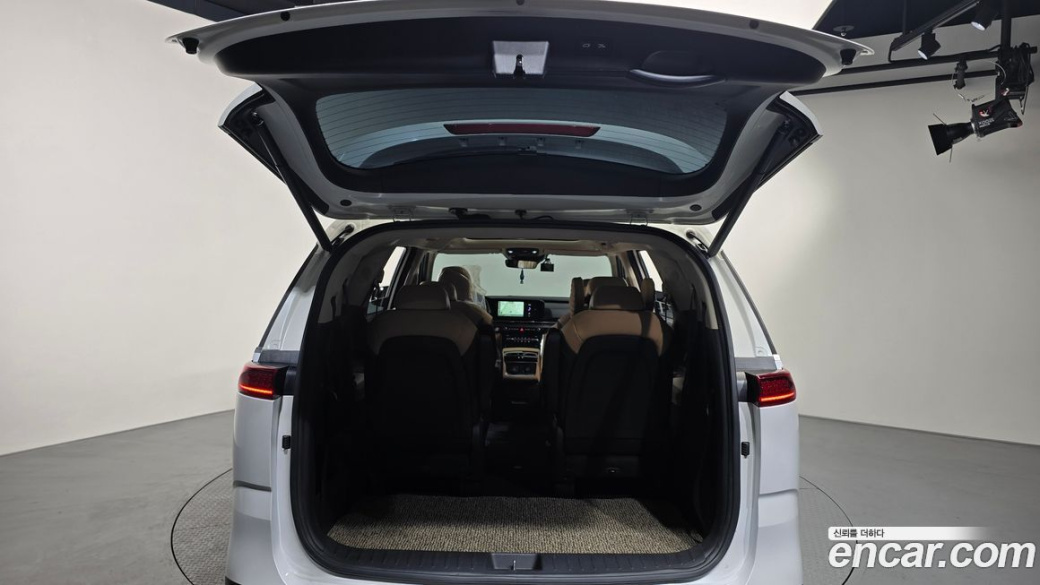 Kia Carnival 9-Seater Signature, 2023