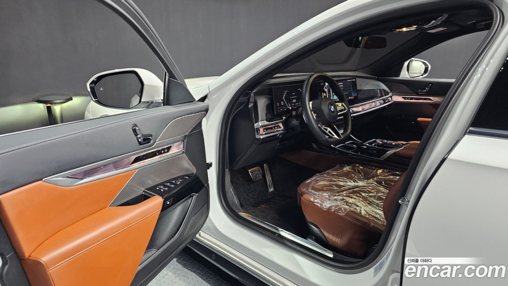 BMW 7-Series 740i xDrive M Sport, 2025