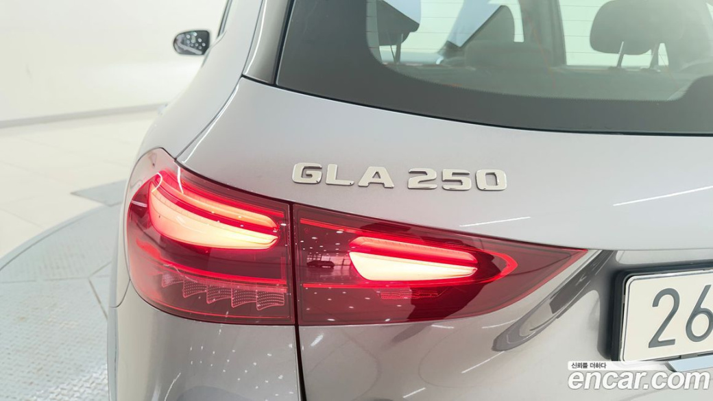 Mercedes-Benz GLA-Class GLA250 4MATIC, 2025