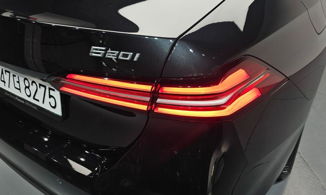 BMW 5-Series 520i, 2025
