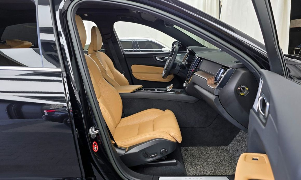 Volvo XC60 B5 Inscription, 2022