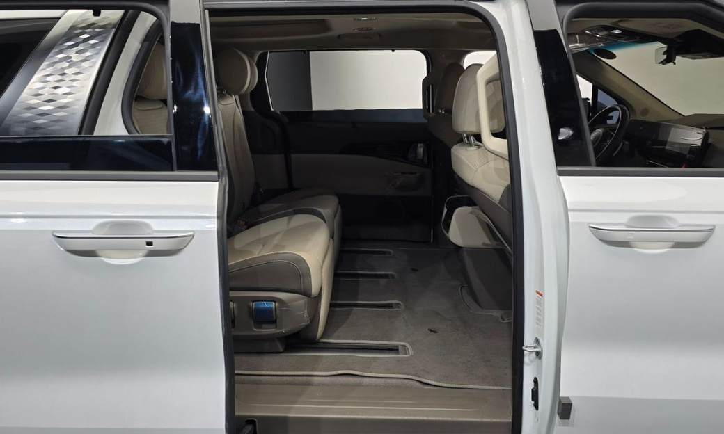 Kia Carnival 7-Seater Signature, 2024