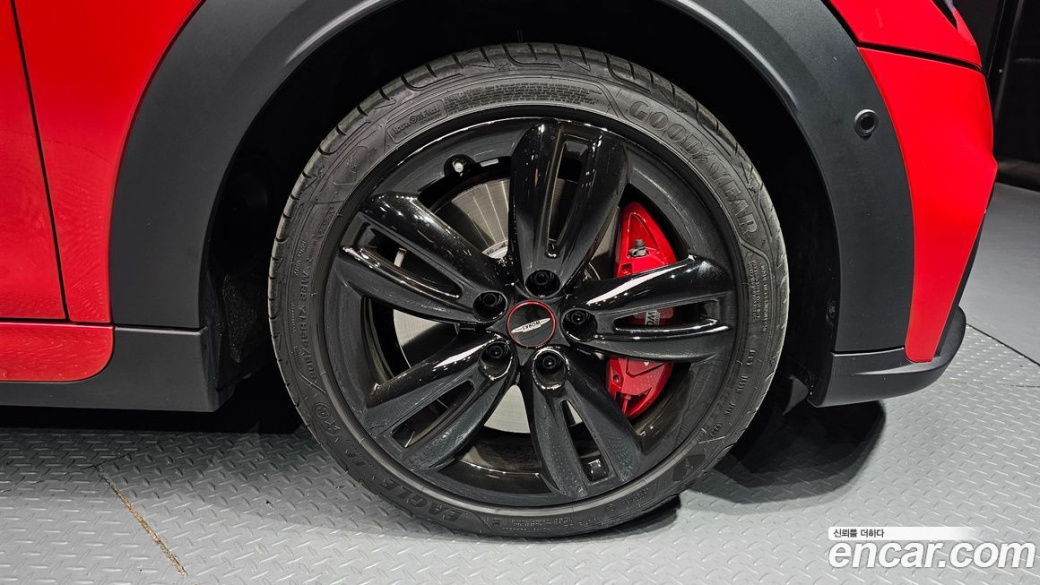 Mini Cooper Convertible JCW, 2024