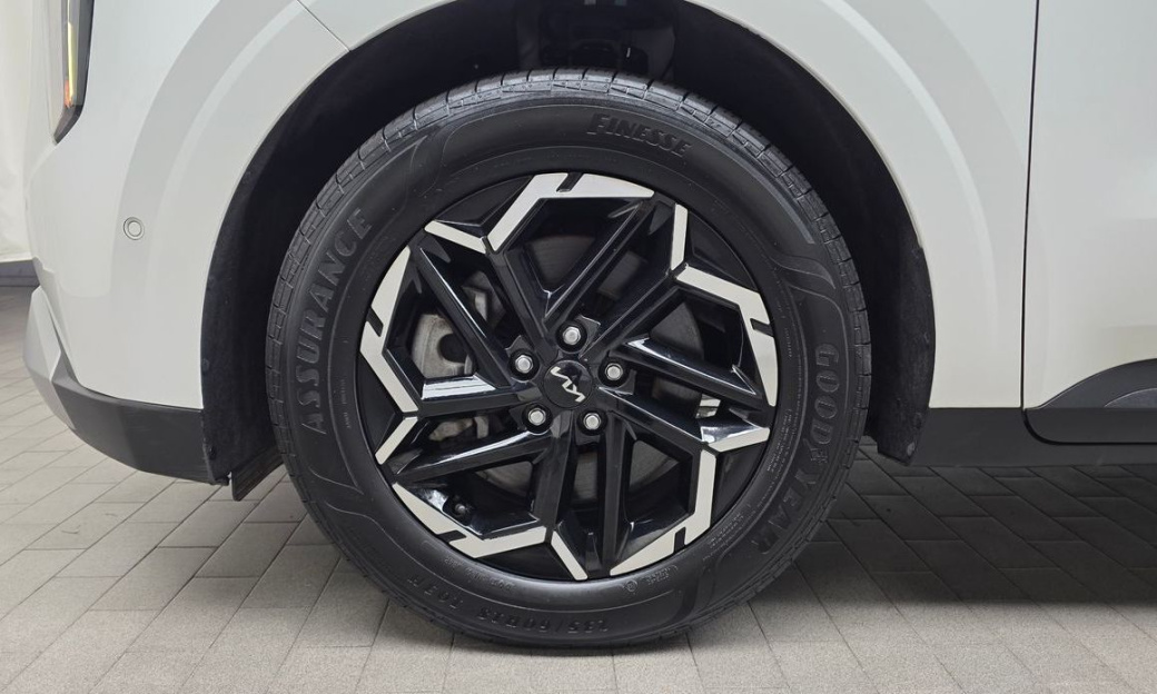 Kia Carnival 9-Seater Prestige, 2024