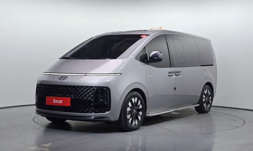 Hyundai Staria 4WD Lounge 9-Seater, 2025