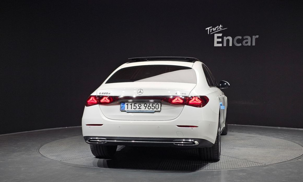 Mercedes-Benz E-Class E220d 4MATIC Exclusive, 2024