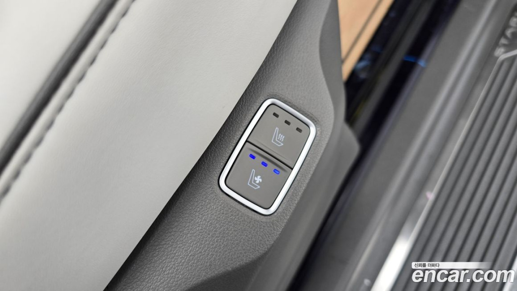 Hyundai Staria 4WD Lounge 9-Seater, 2023