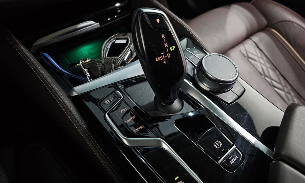 BMW 5-Series 523d xDrive Luxury, 2022