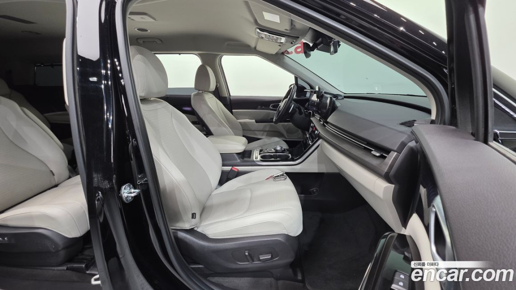 Kia Carnival 9-Seater Signature, 2023