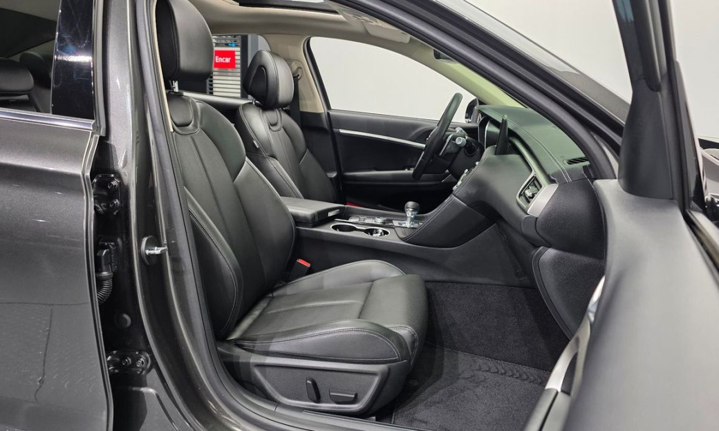 Genesis G70 Gasoline 2.5T 2WD, 2025
