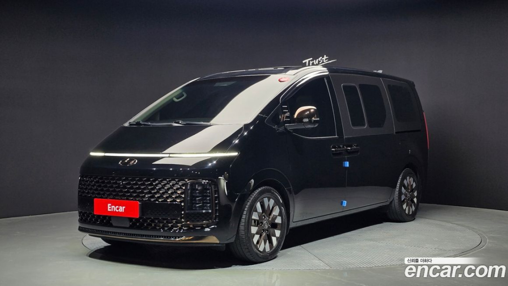 Hyundai Staria 4WD Lounge 9-Seater, 2023