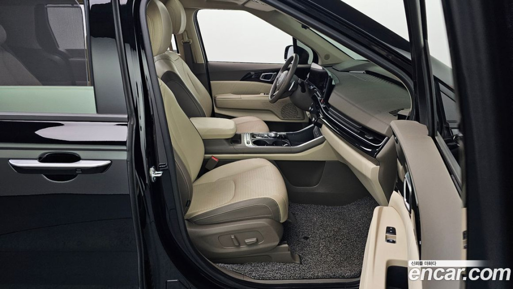Kia Carnival 7-Seater Gravity, 2024
