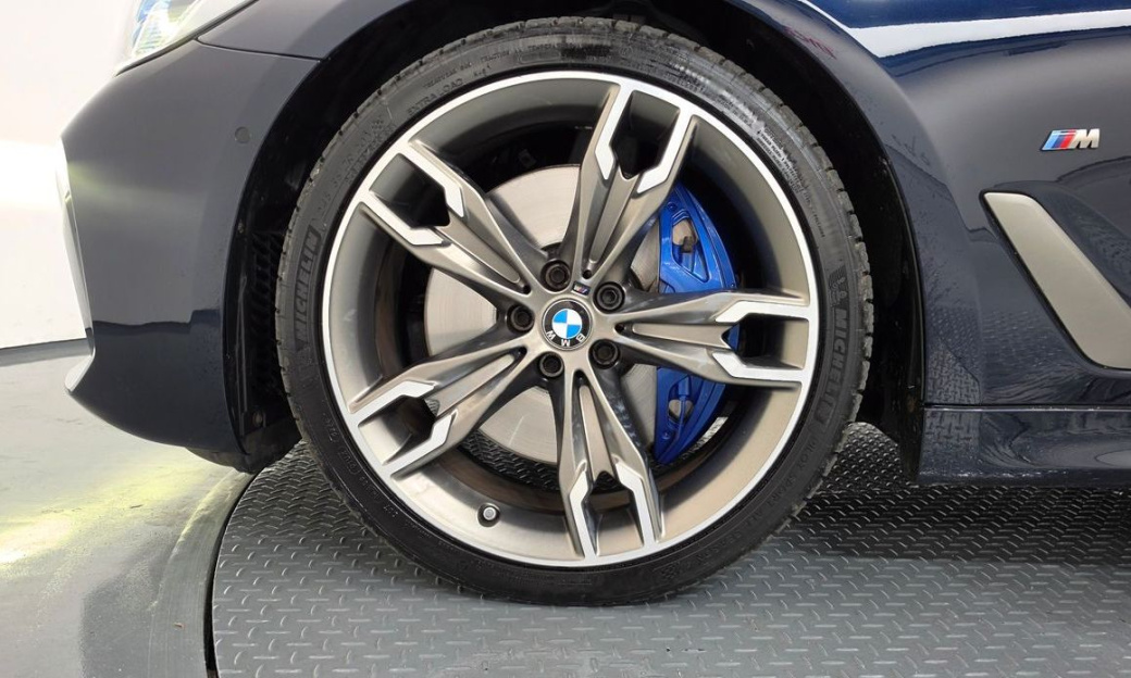 BMW 5-Series M550i xDrive, 2022