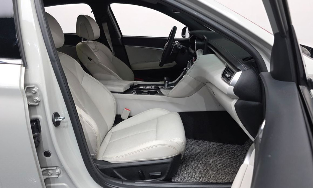 Genesis G70 Gasoline 2.5T 2WD, 2024