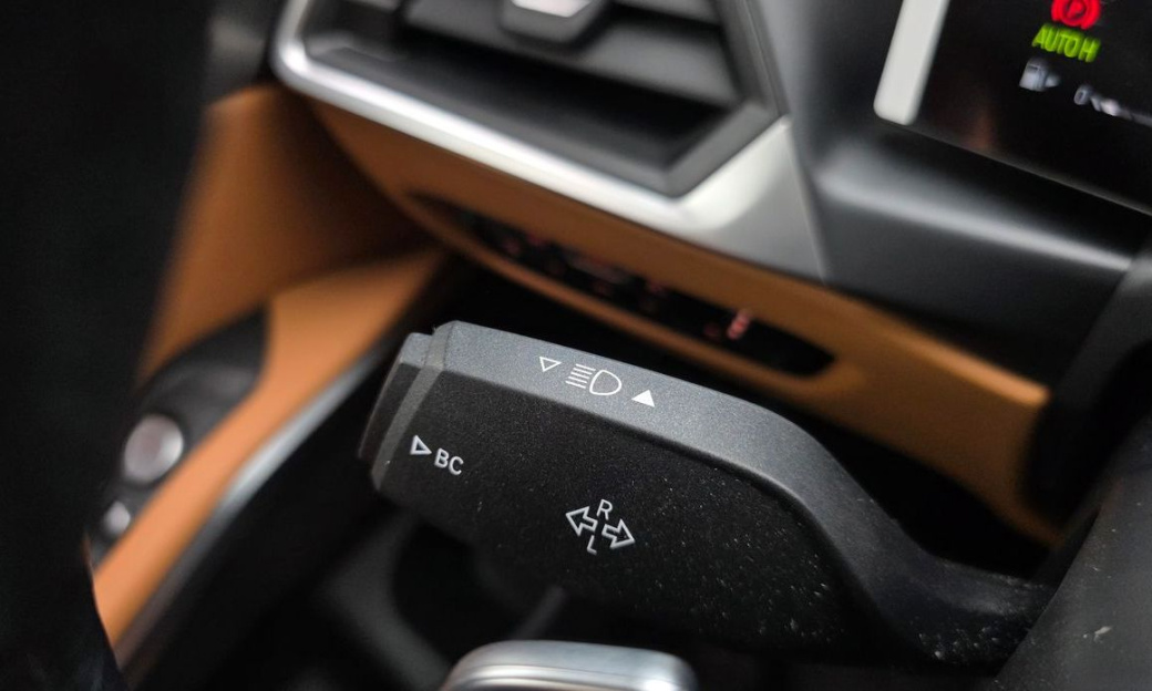 BMW 3-Series 320i, 2024