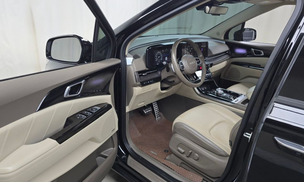 Kia Carnival 9-Seater Signature, 2023