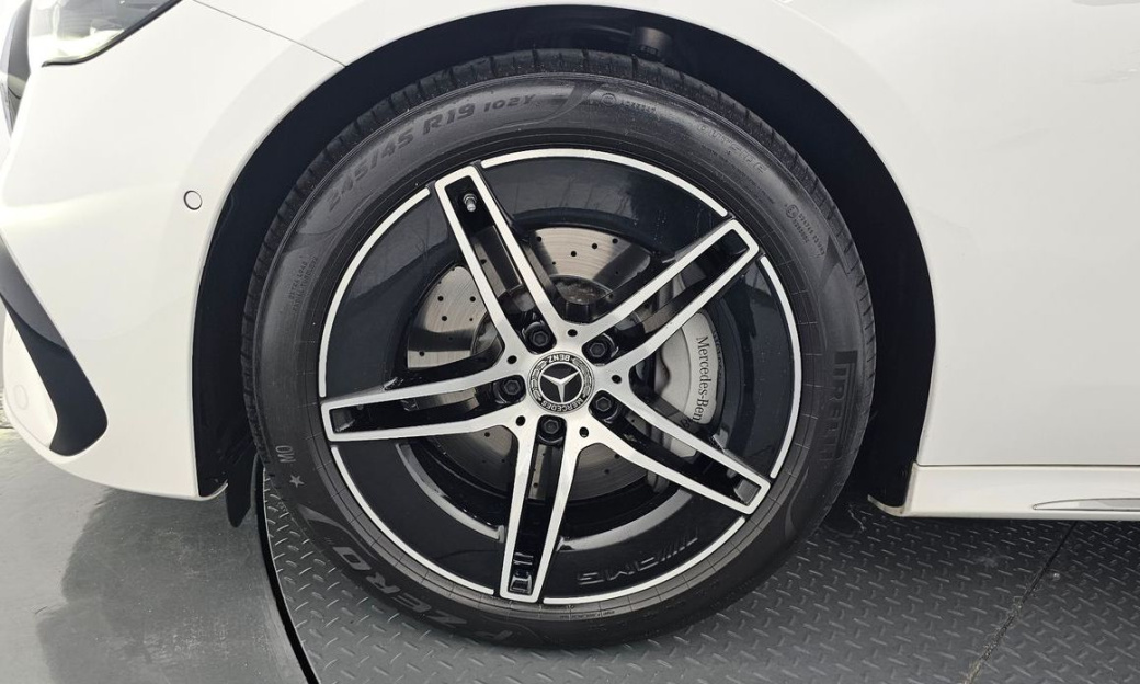 Mercedes-Benz E-Class E300 4MATIC AMG Line, 2025