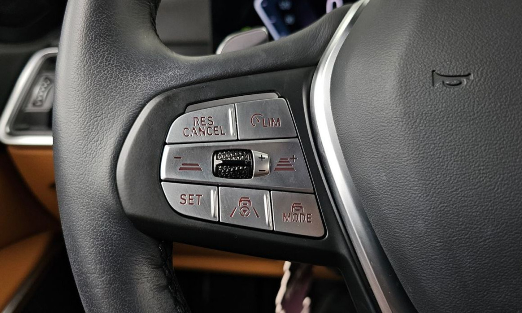 BMW 3-Series 320i, 2024