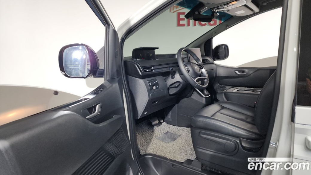 Hyundai Staria Tourer 11-Seater, 2024