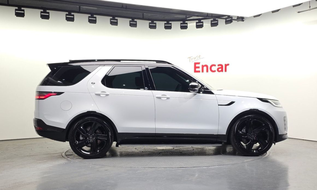 Land Rover Discovery D300 Dynamic HSE, 2024