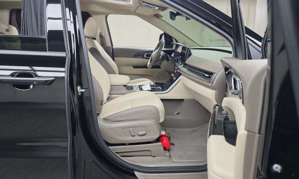 Kia Carnival 11-Seater Signature, 2023