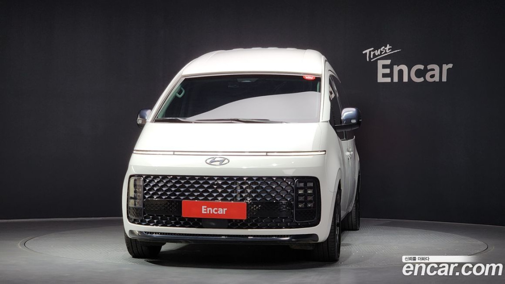 Hyundai Staria 4WD Lounge 9-Seater, 2022