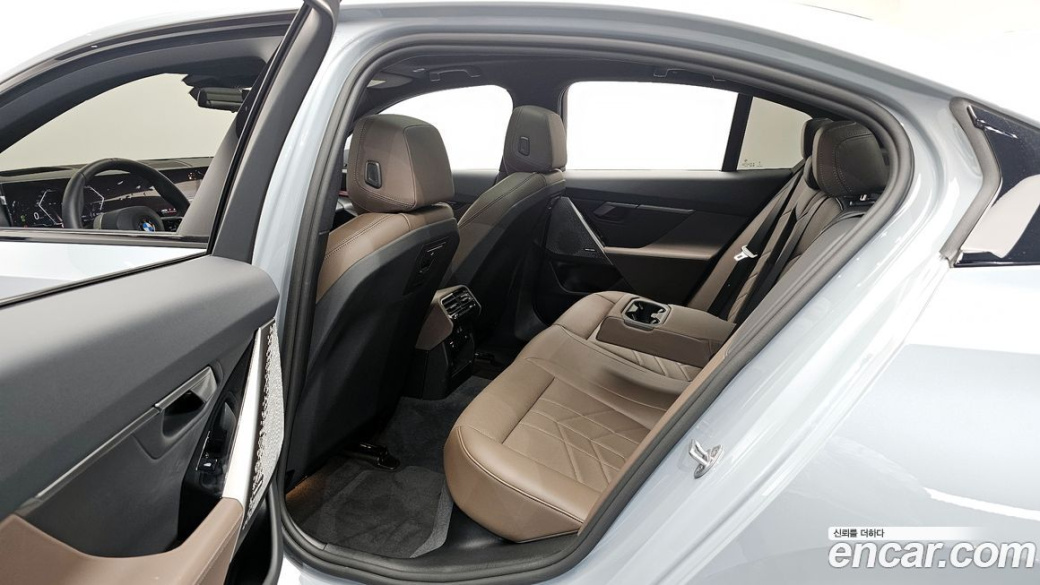 BMW 5-Series 520i M Sport, 2025