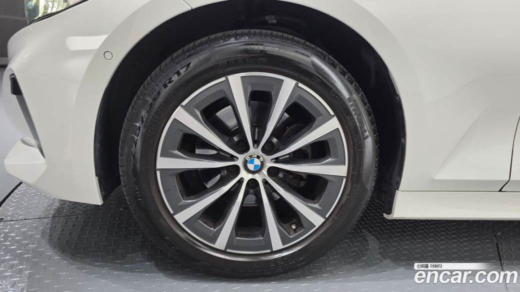 BMW 3-Series 320i, 2024