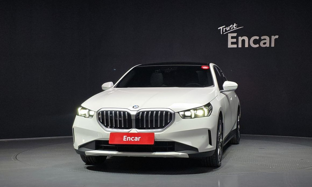BMW 5-Series 520i, 2025