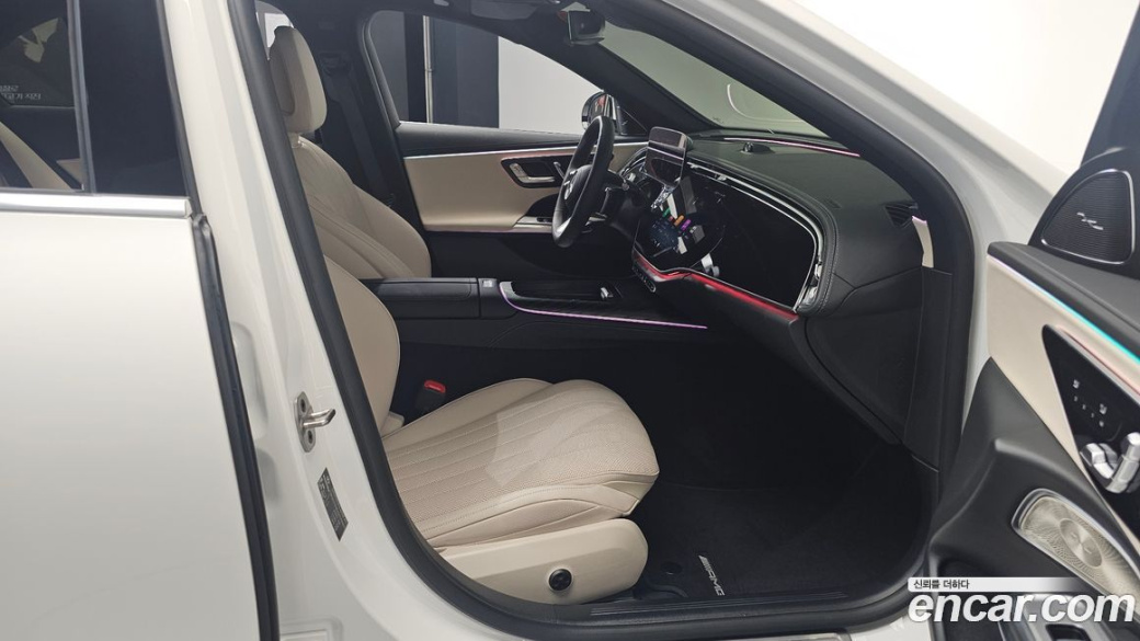 Mercedes-Benz E-Class E300 4MATIC AMG Line, 2025