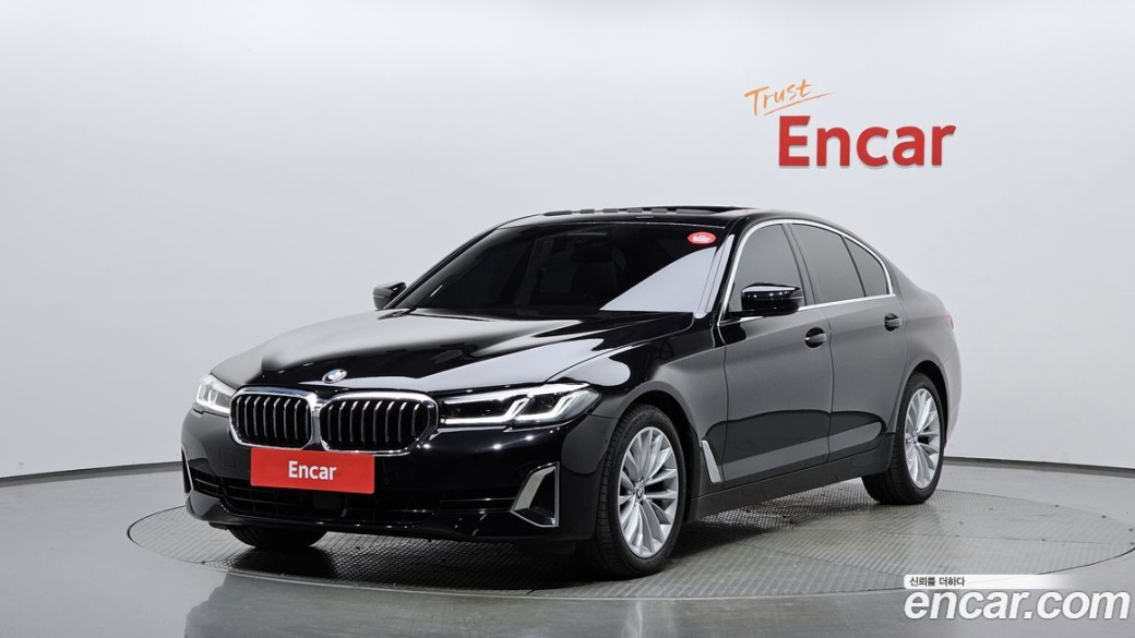 BMW 5-Series 520i Luxury, 2022