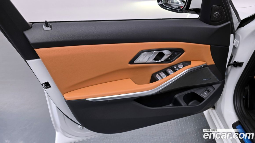BMW 3-Series 320i M Sport, 2025