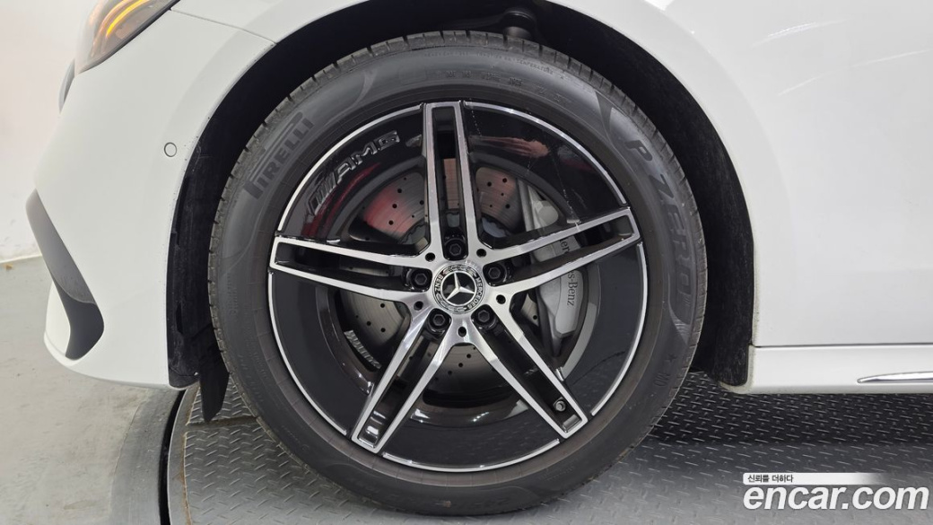 Mercedes-Benz E-Class E200 AMG Line, 2026