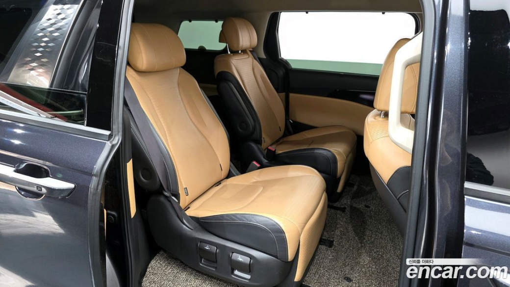 Kia Carnival 7-Seater Signature, 2022