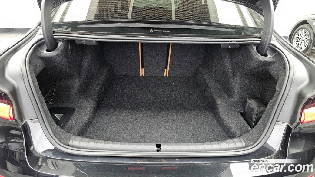 BMW 5-Series 520i Luxury, 2022