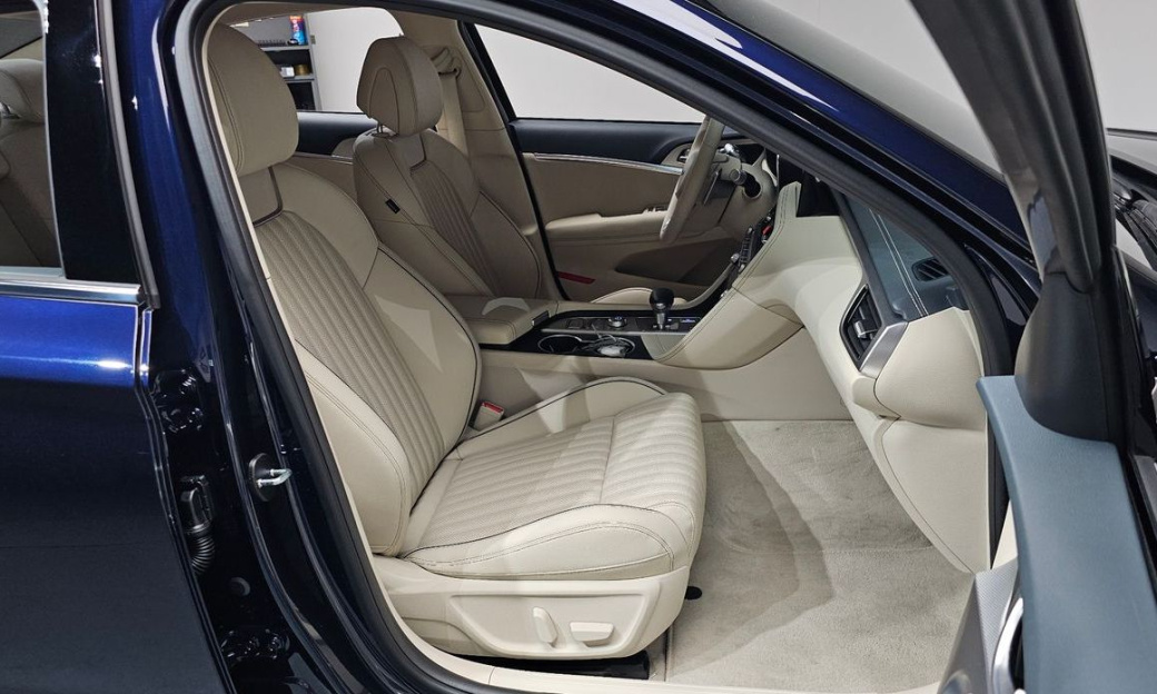 Genesis G70 Gasoline 2.5T 4WD, 2025