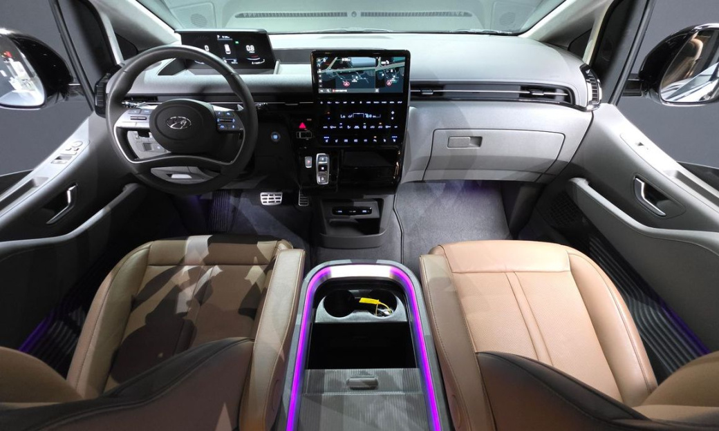 Hyundai Staria 2WD Camping Car, 2024