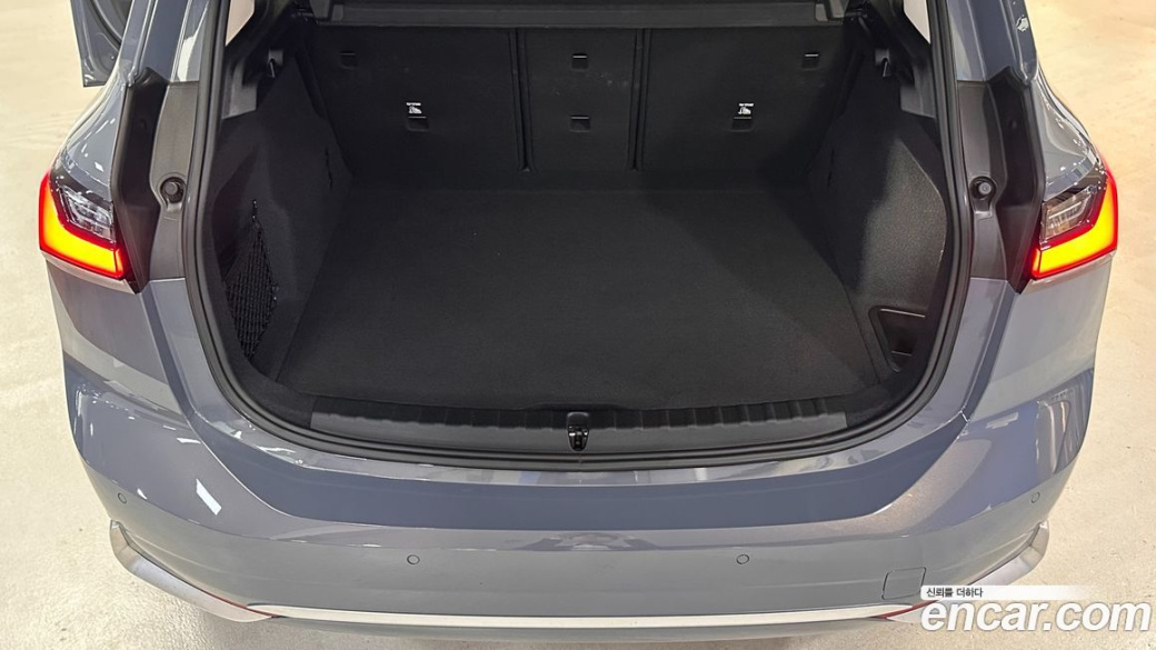 BMW 2-Series 220i Luxury, 2023
