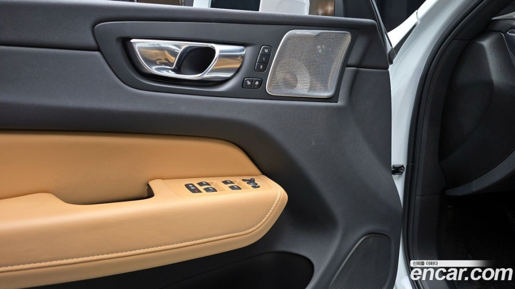 Volvo XC60 B5 Inscription, 2022