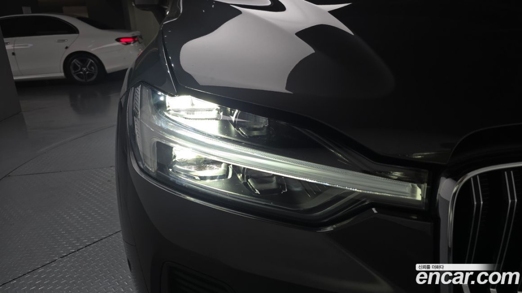 Volvo XC60 B6 Ultimate Bright, 2024