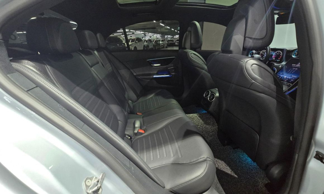 Mercedes-Benz C-Class C300 4MATIC AMG Line, 2023