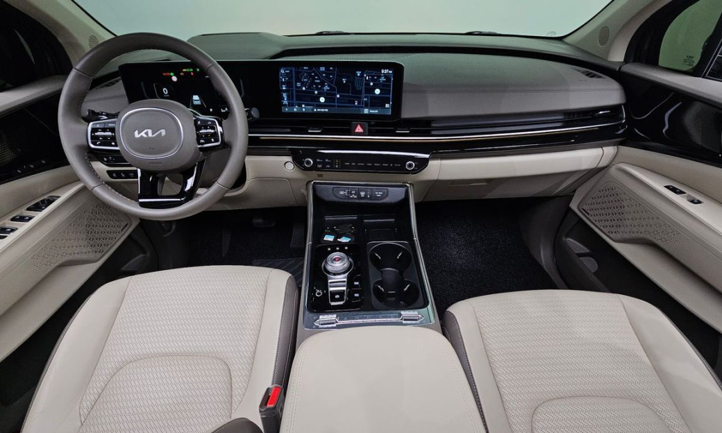Kia Carnival 7-Seater Gravity, 2024
