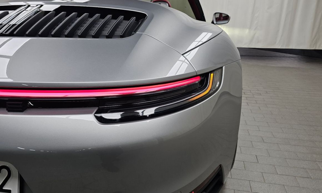 Porsche 911 Carrera 4 GTS Cabriolet, 2023