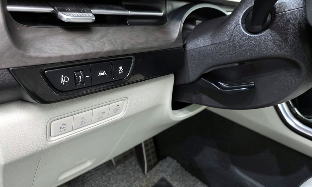 Kia Carnival 9-Seater Signature, 2023