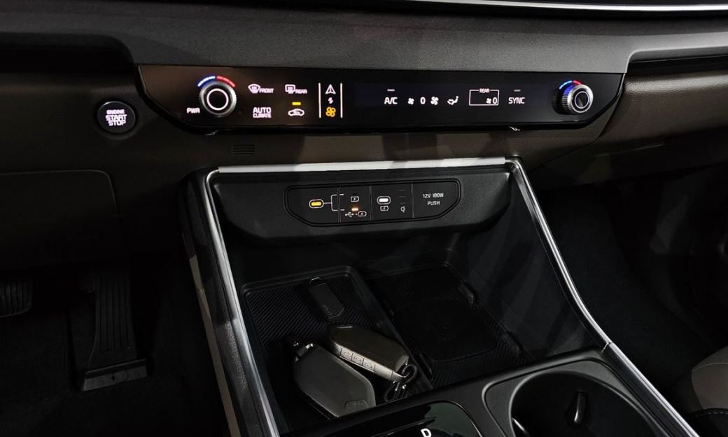 Kia Carnival 9-Seater Noblesse, 2024