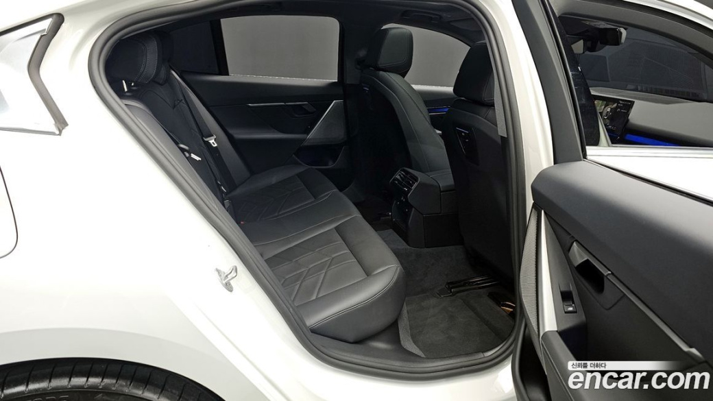 BMW 5-Series 520i, 2025