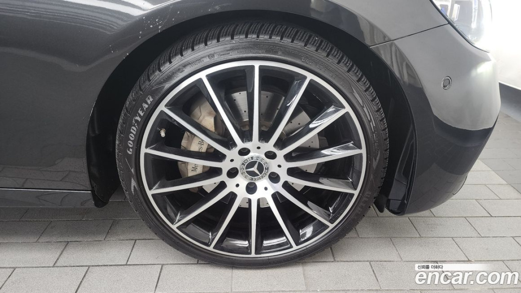 Mercedes-Benz E-Class E350 4MATIC AMG Line, 2023